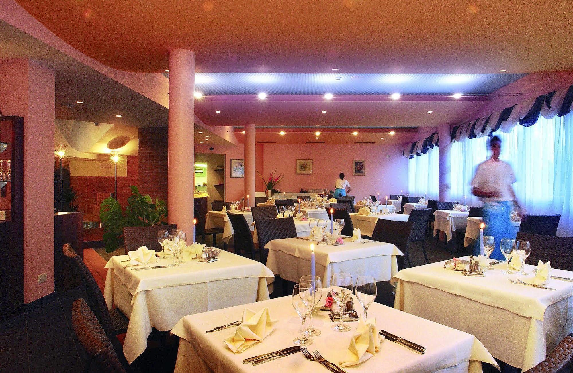 Hotel Krone - Eat, Drink, Stay ブレッサノーネ エクステリア 写真