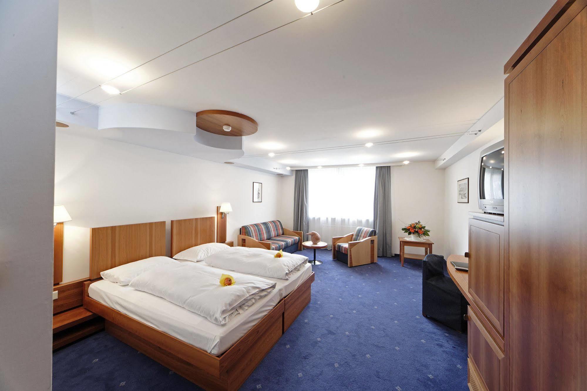 Hotel Krone - Eat, Drink, Stay ブレッサノーネ エクステリア 写真