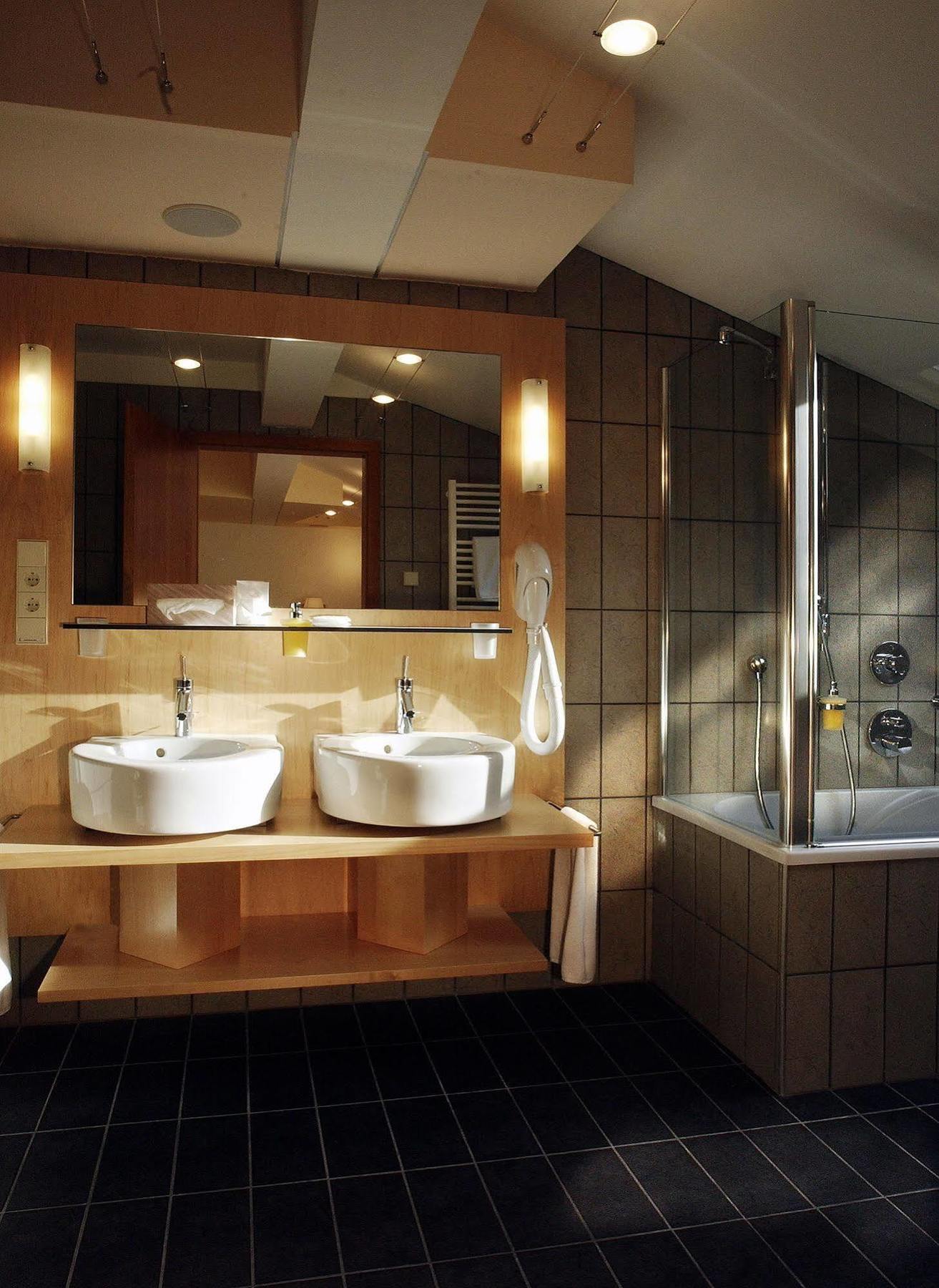Hotel Krone - Eat, Drink, Stay ブレッサノーネ エクステリア 写真
